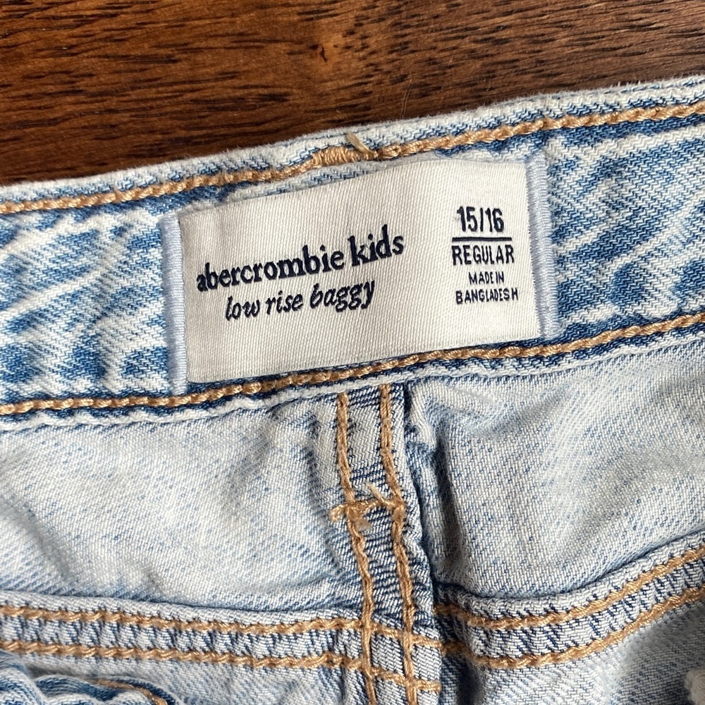 Abercrombie Kids Denim Blue Relaxed Jeans - Picture 2 of 8